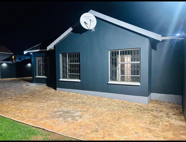 3 BEDROOM PROPERTY TO RENT IN FLEURHOF